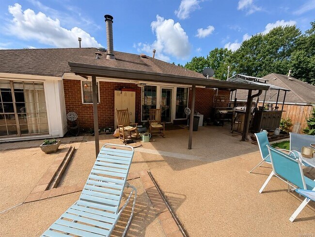 Building Photo - 2940 Willow Ln Dr