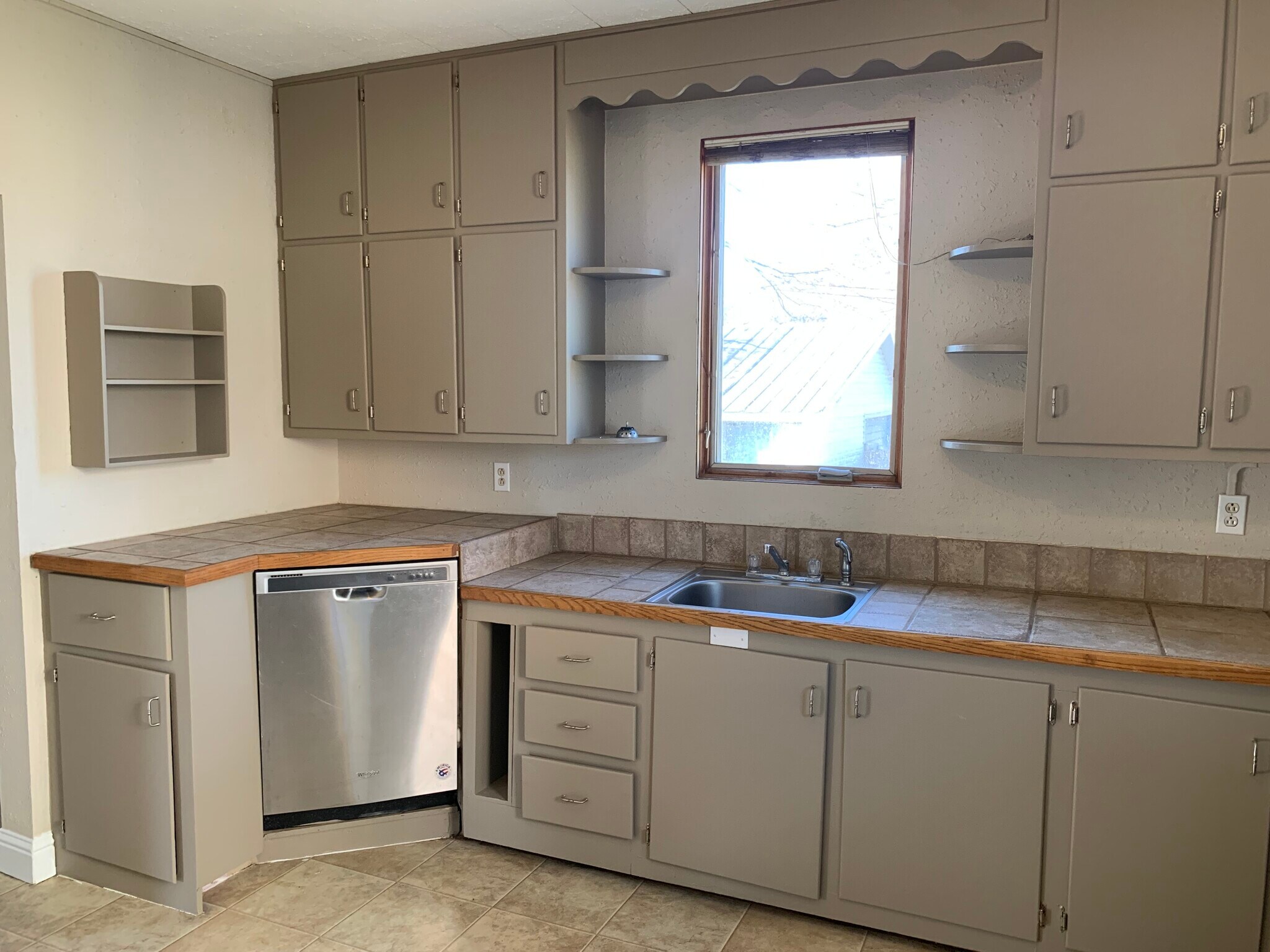 Building Photo - 111 Lincoln Ave