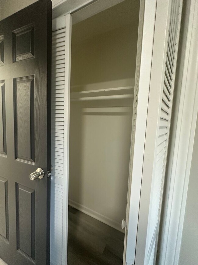 Building Photo - Live in Style at Bellagio East Living I: Convenient and Vibrant Community in Indianapolis