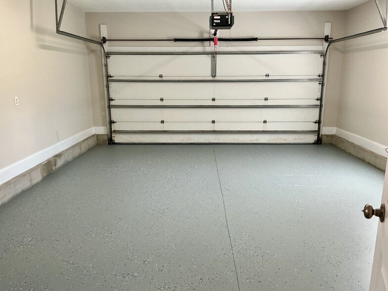 Garage - 546 Stonemason Dr