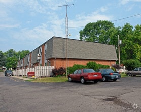 Building Photo - 1490 S Burnett Rd
