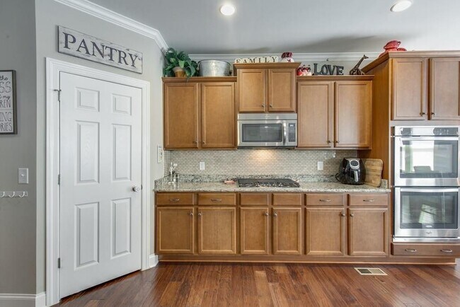 Building Photo - Gorgeous 4 Bed/3.5 Bath Home in Mt. Juliet
