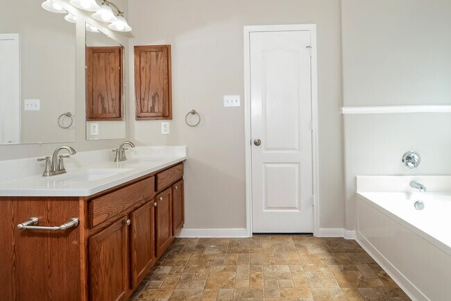 Building Photo - 14430 Cellini Dr