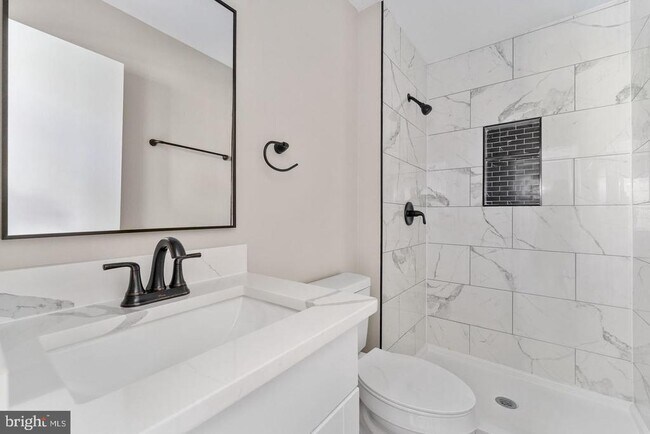 Building Photo - 14843 Emberdale Dr