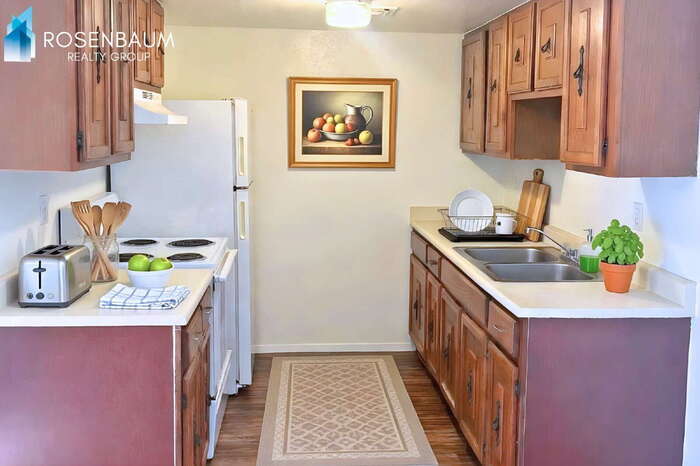 Building Photo - 2625 N Alvernon Way