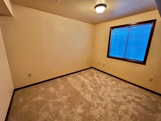 Building Photo - Beautiful 4 Bed, 2 Bath House in South Fort Collins! Avail. June 10th!