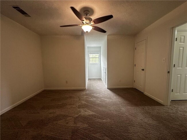 Building Photo - 2536 Country Lake Cir