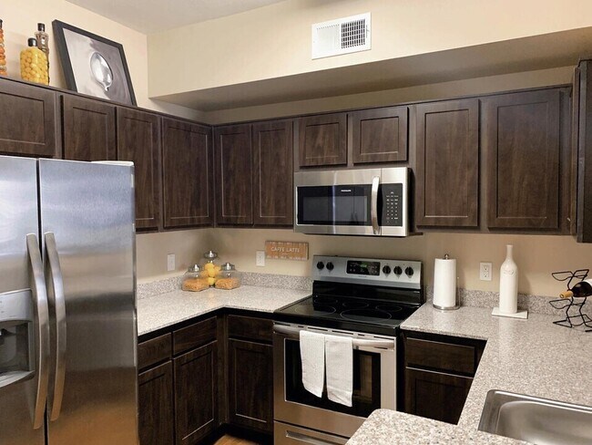 Building Photo - Limited Time – $750 Gift Card with Move-In!