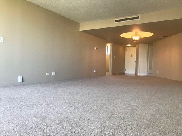 Building Photo - Waikiki Wailana 2 Bed 2 bath 1 Cov Park 14th Flr Park/Ocean View Condo (1860 Ala Moana, Unit 1402...