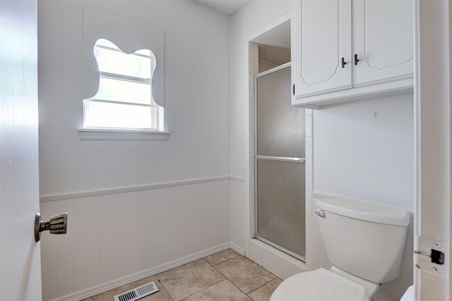 Building Photo - 524 Sherwood Ln