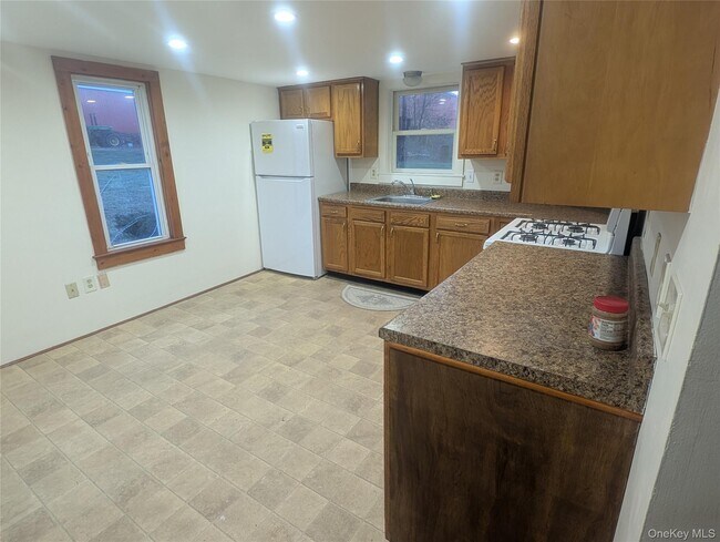 Building Photo - 217 King Rd