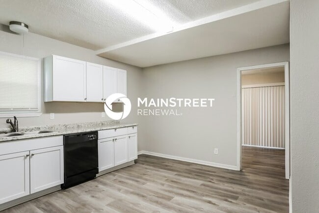 Building Photo - 3 Bedroom Pet-Friendly Home in KANSAS CITY...