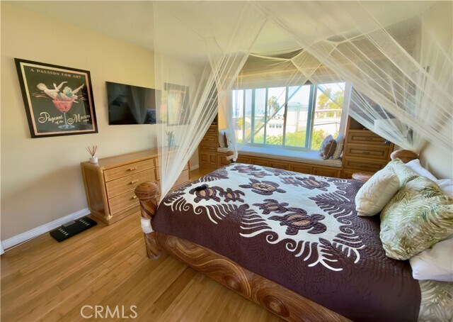 Building Photo - 240 Moss St