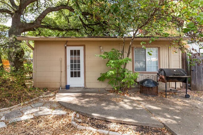 Building Photo - 2305 Westforest Dr