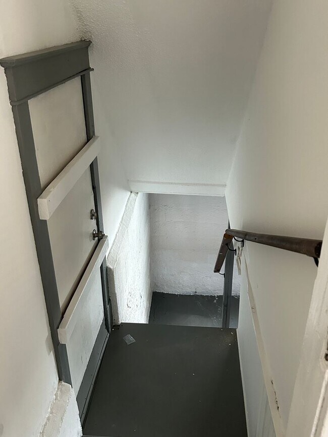 Building Photo - Updated 2/3 Bedroom Bedroom Austintown Home for Rent