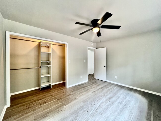 Building Photo - 3201 Erskine Dr