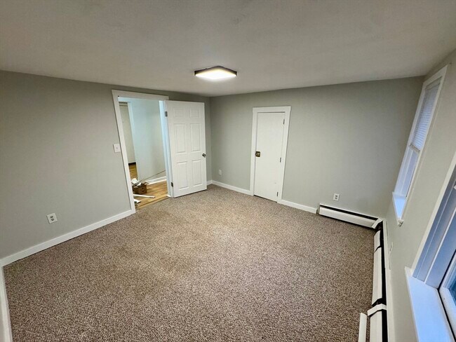 Building Photo - 25 1/2 Porter St