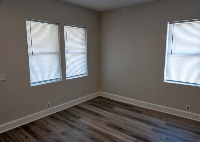 Building Photo - Remodeled 3 Bedroom 1 Bath home Ready for Move in!