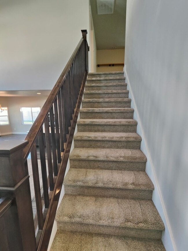 Building Photo - Spacious 6 Bed, 3.5 Bath Home in Clinton, UT