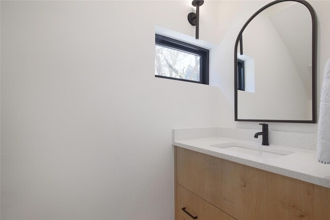 Building Photo - 2401 Willow St