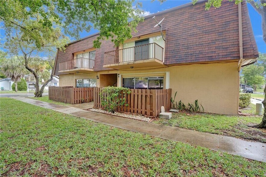 Primary Photo - 7101 W Sunrise Blvd