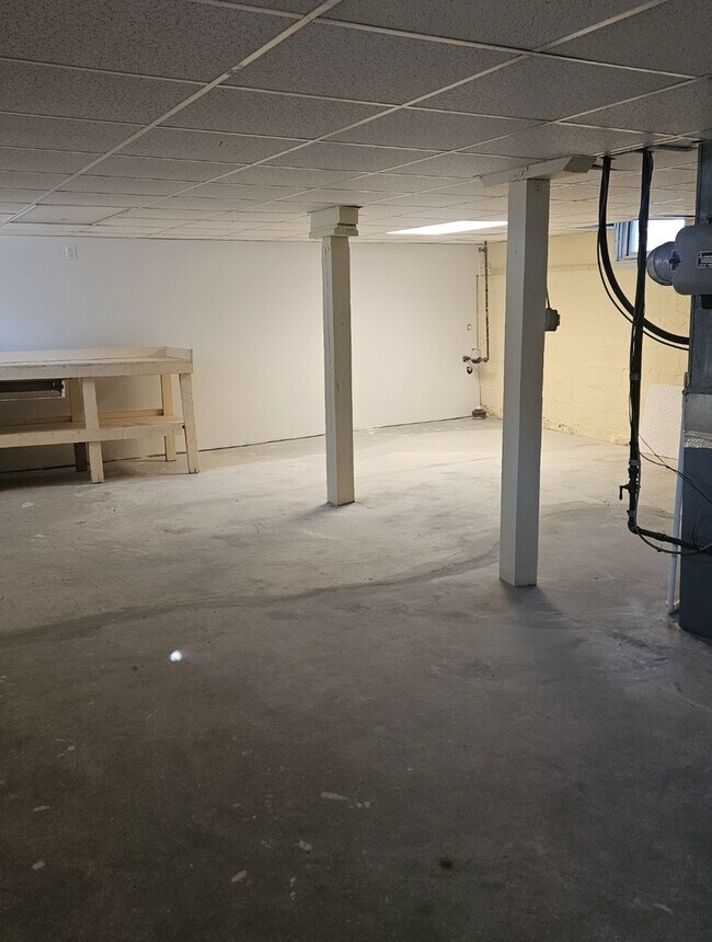 Building Photo - 733 Schomer Ave