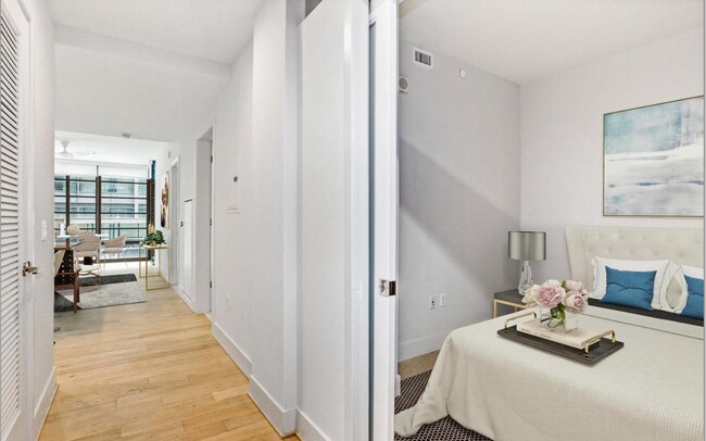 Building Photo - 1 Bed Plus Den 1 Bath! Pets Welcome! Pool!