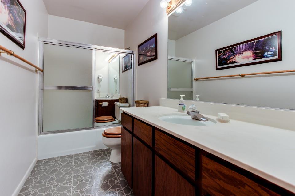 Building Photo - 3298 E Fort Union Blvd