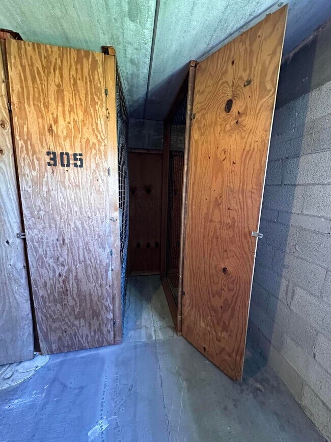 Building Photo - 100 Village Green Cir E