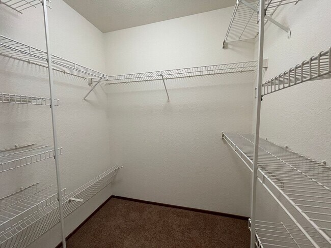 Building Photo - Private 2bd/1ba Condo with 1 car garage - Available Now!