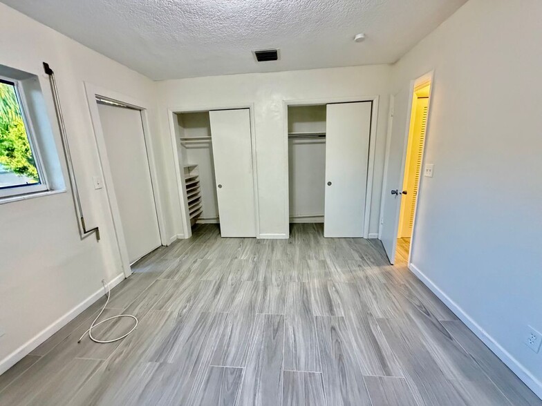 Building Photo - 1821 N 17th Ct