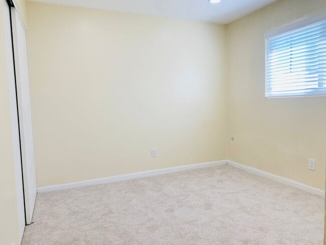 Building Photo - BEAUTIFUL AND SPACIOUS 3BD/2BA HOME IN CLAIREMONT! ONLY $4,295/mo! - Available September