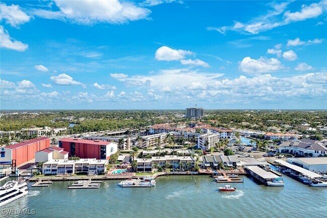 Building Photo - 800 River Point Dr