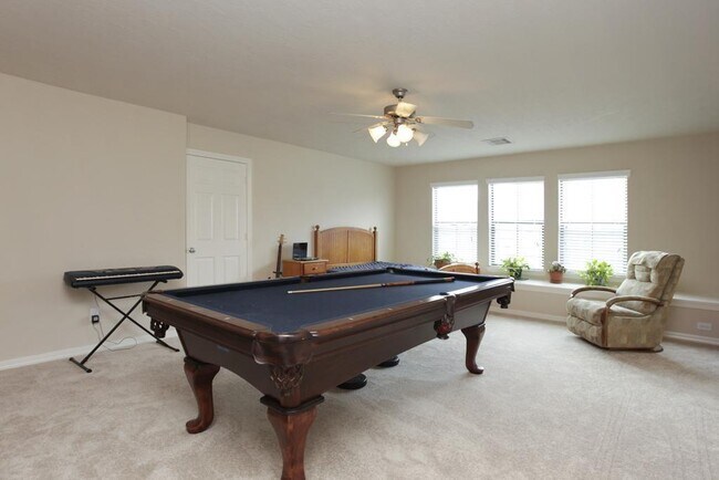 Building Photo - 3030 Royal Oaks Crest