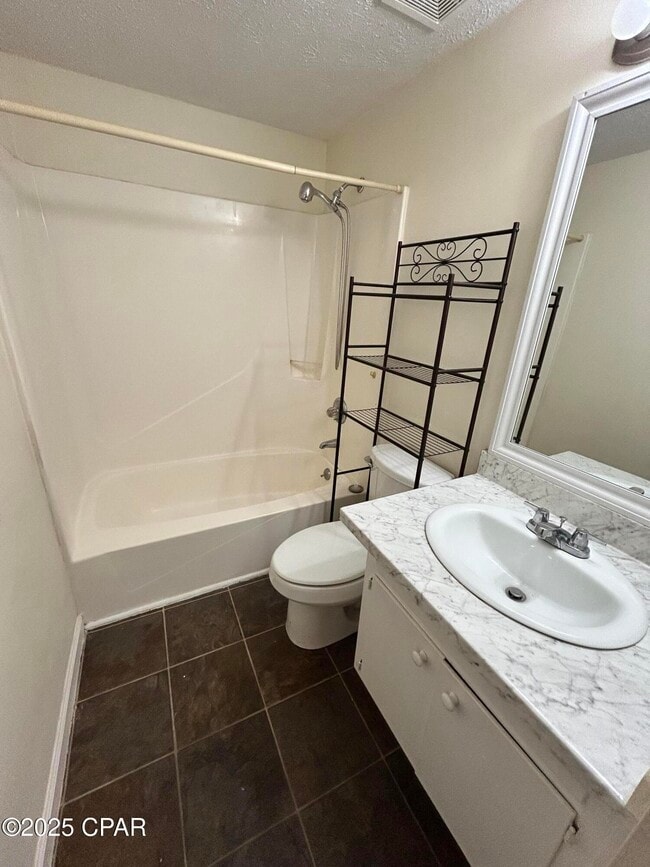 Building Photo - 1028 Bradley Cir