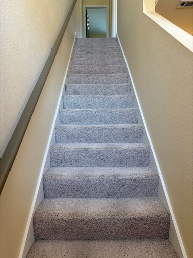 Building Photo - 532 Valparaiso Pkwy