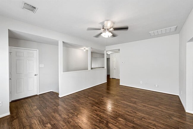 Building Photo - 4818 Plum Forest Rd