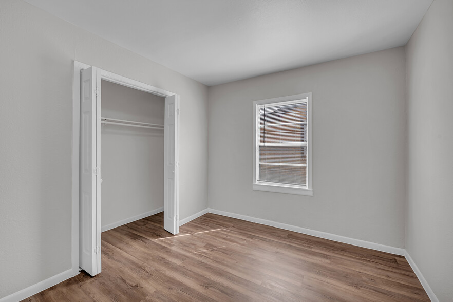 Building Photo - 216 W Avenue G