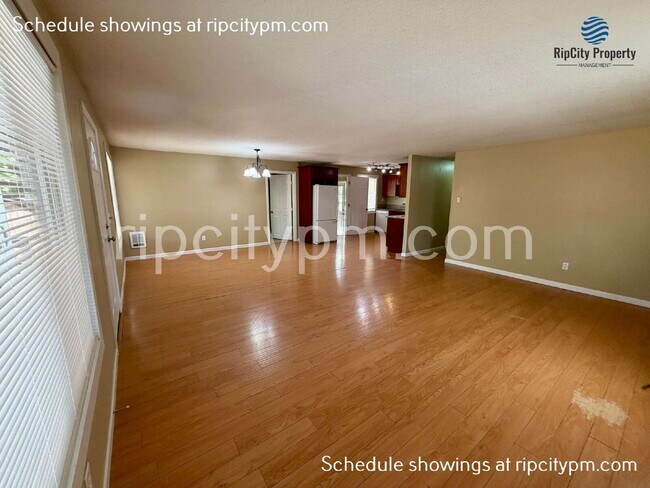 Building Photo - 17500 E Burnside St