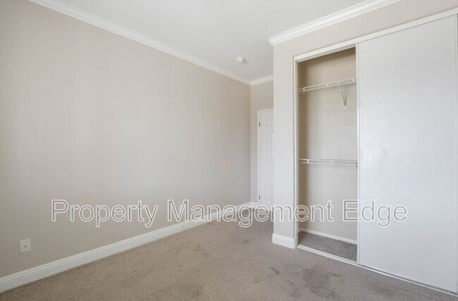 Building Photo - 29880 Pinehurst Dr