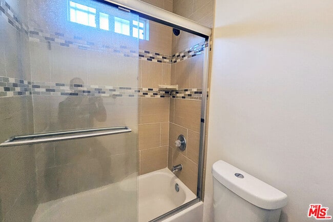 Building Photo - 1432 1/2 Ricardo St