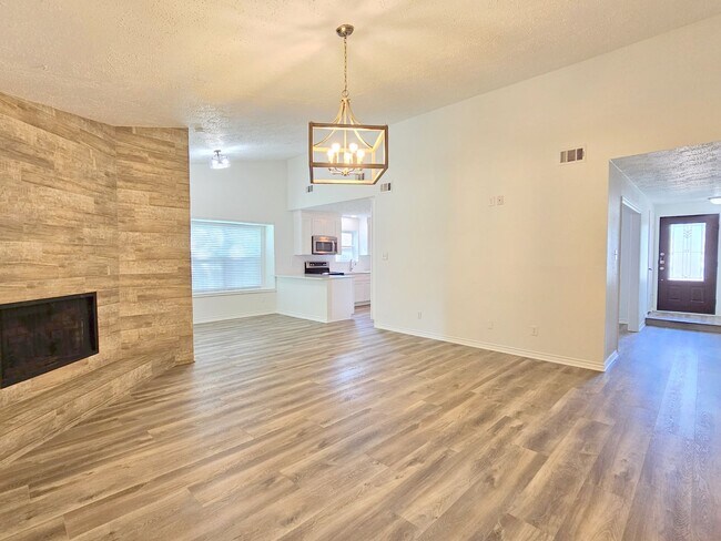 Building Photo - 10615 Heatherford Dr