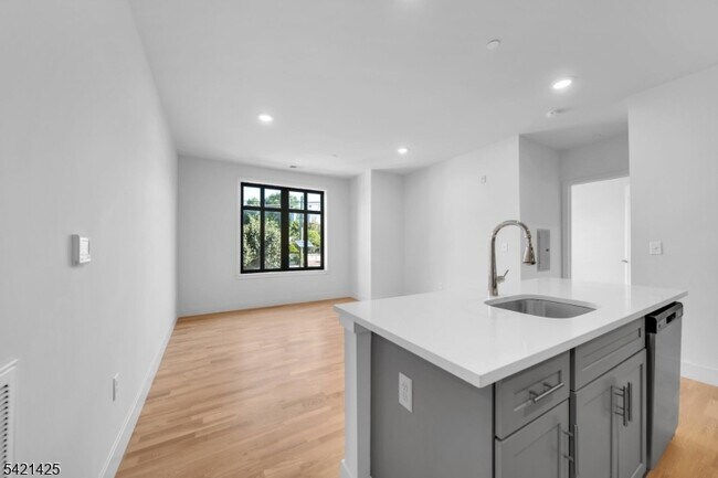 Building Photo - 1037 Amboy Ave