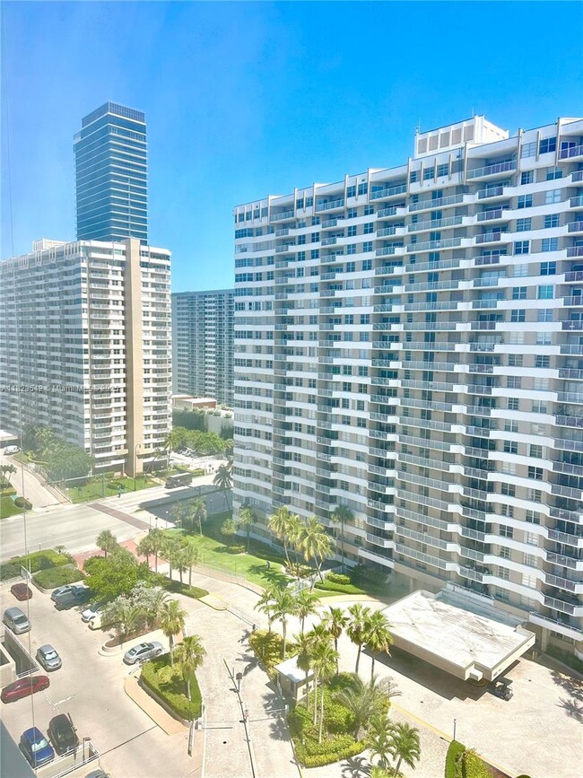 Building Photo - 1965 S Ocean Dr