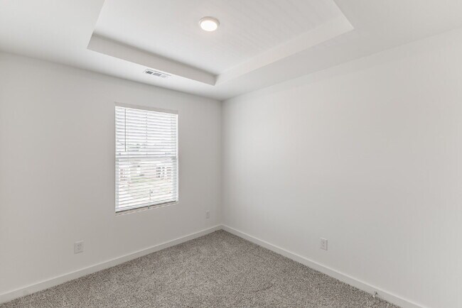 Building Photo - 7580 Discovery Pt Dr NW