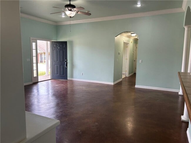 Building Photo - 4389 E Holiday Dr