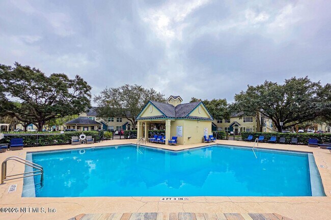 Building Photo - 13703 Richmond Park Dr N