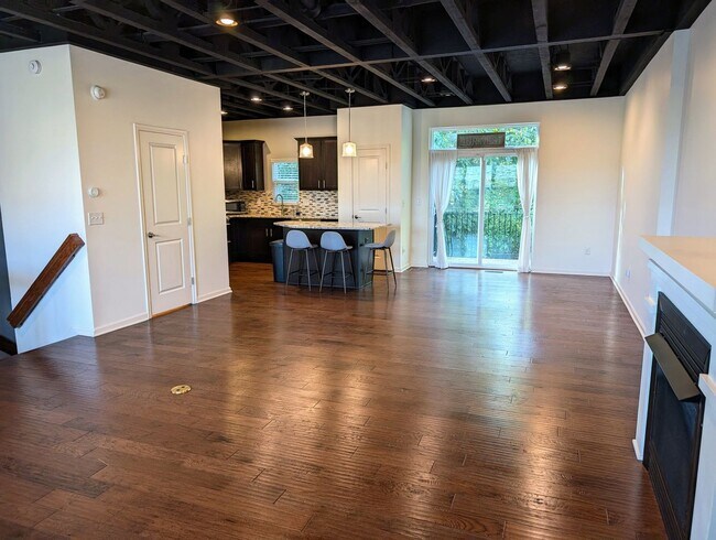 Building Photo - AVAILABLE NOW! Luxurious and Modern 3-4 Bedroom / 3.5 Bath Townhome in the Twin Lakes Community!