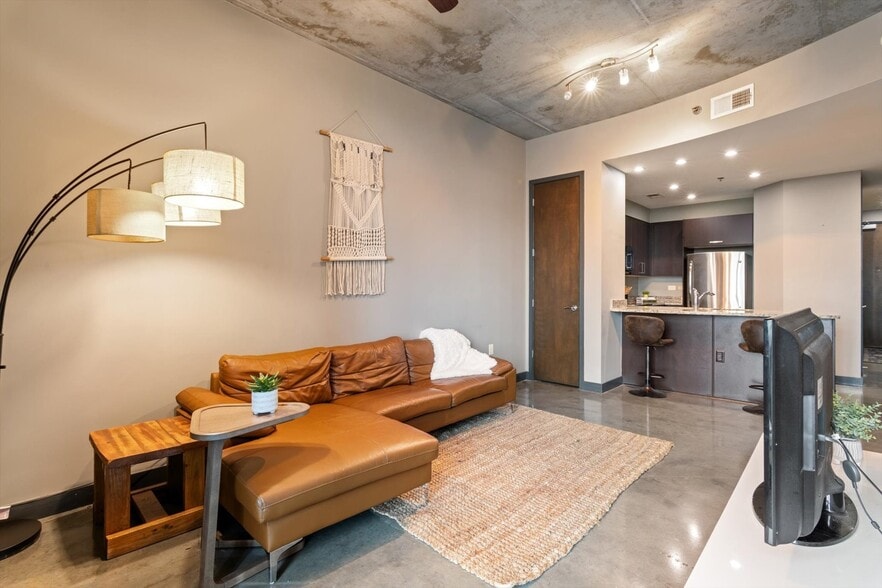 Building Photo - 1510 Demonbreun St