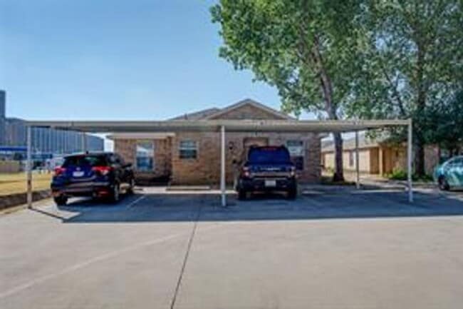 Building Photo - Cozy 2 Bedroom and 2 bathroom duplex for rent in Saginaw!